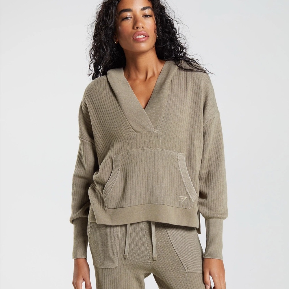 Gym Shark Women's Taupe Sweater Set